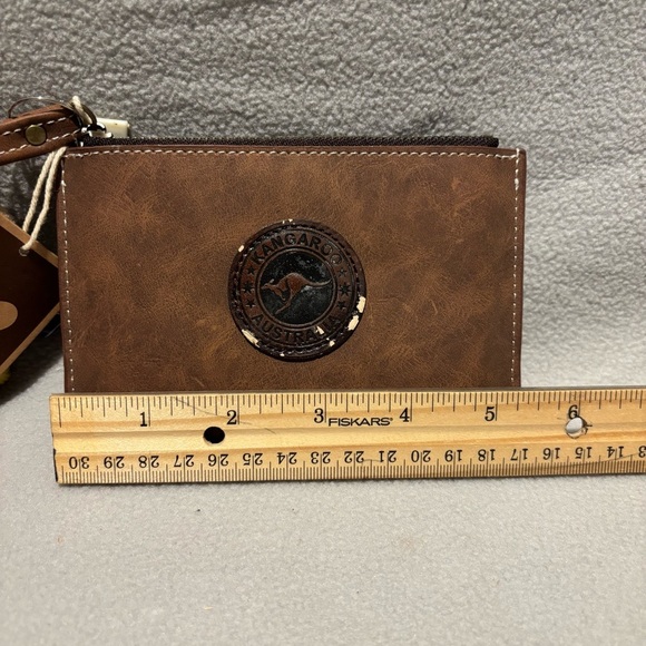 Kangaroo Australia Card Holder Wallet Badge New; some peeling - Picture 2 of 7